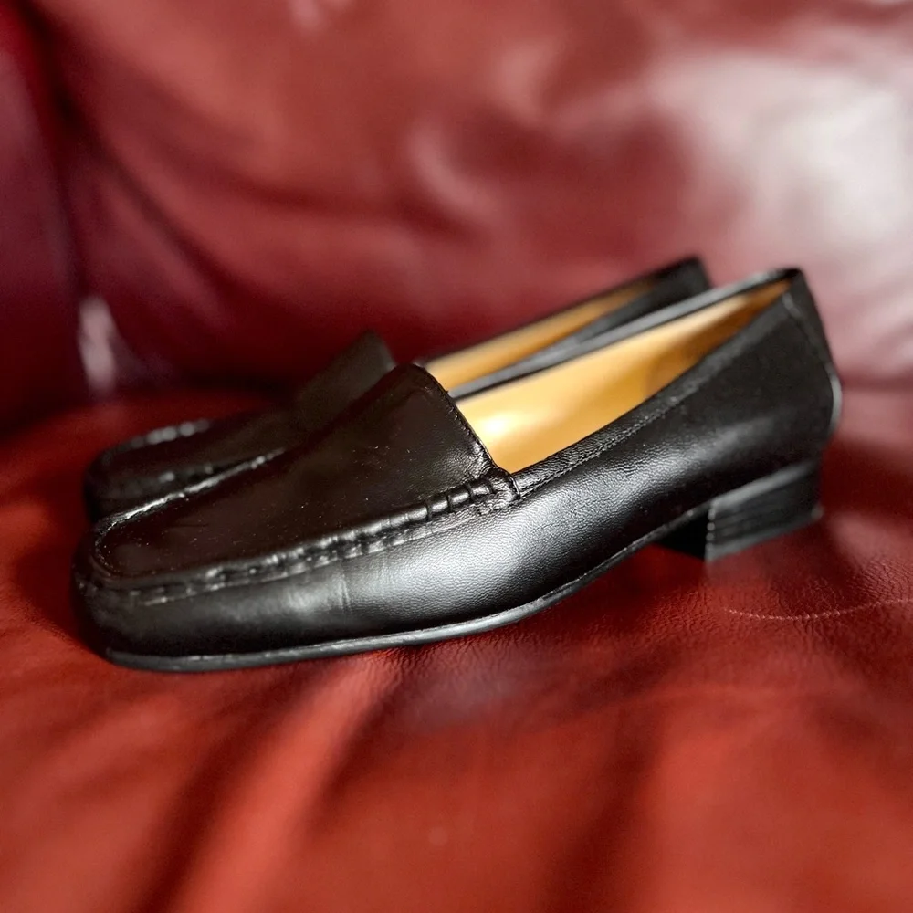 New in Box Vintage Women's Size 7 Bellini Black Leather Flats Loafers